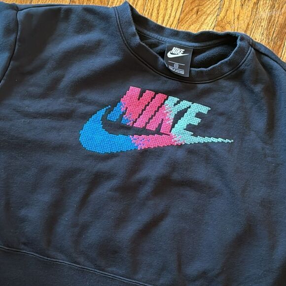 nike cropped sweatshirt - Picture 2 of 3